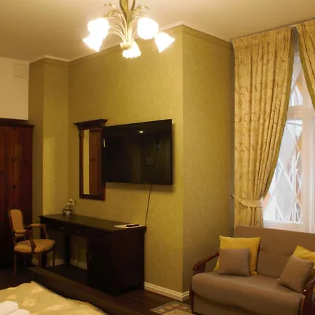 Taanilinna Hotell Tallinn Exterior photo
